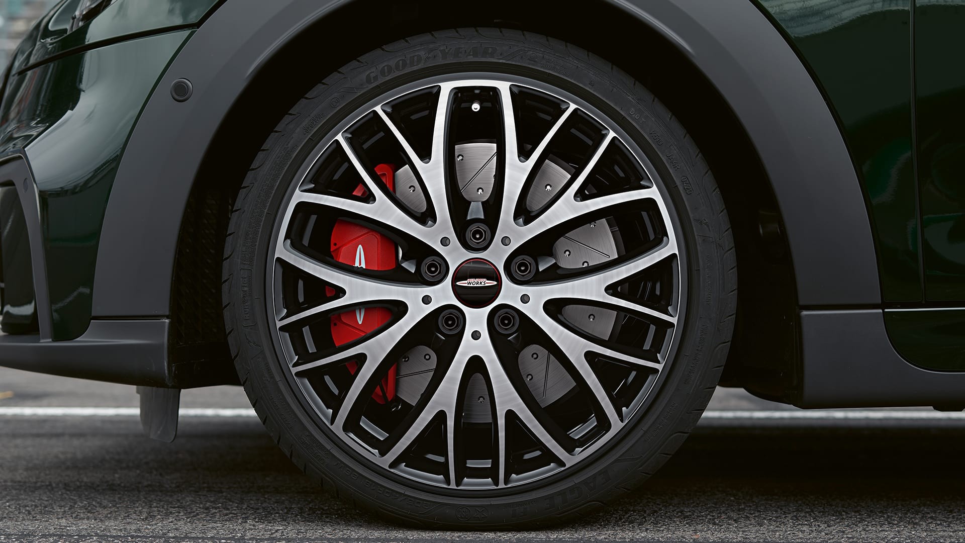 MINI John Cooper Works – 18" JCW Cross Spoke - Bicolor